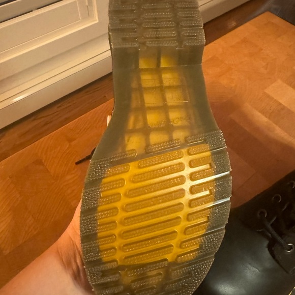 Dr. Martens 1460 SMOOTH LEATHER LACE UP BOOTS Size 7. Worn once inside. - Picture 5 of 6